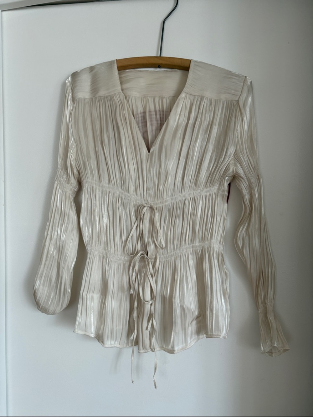 Women's Cream Pleated V-Neck Drawstring Blouse